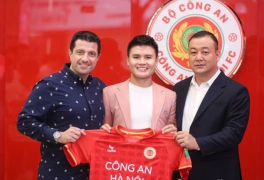 Tuyển thủ Việt Nam Nguyễn Quang Hải muốn đi du học trở lại sau khi hết hạn hợp đồng và nhiều câu lạc bộ ở châu Âu và châu Á đang tặng anh một cành ô liu.缩略图